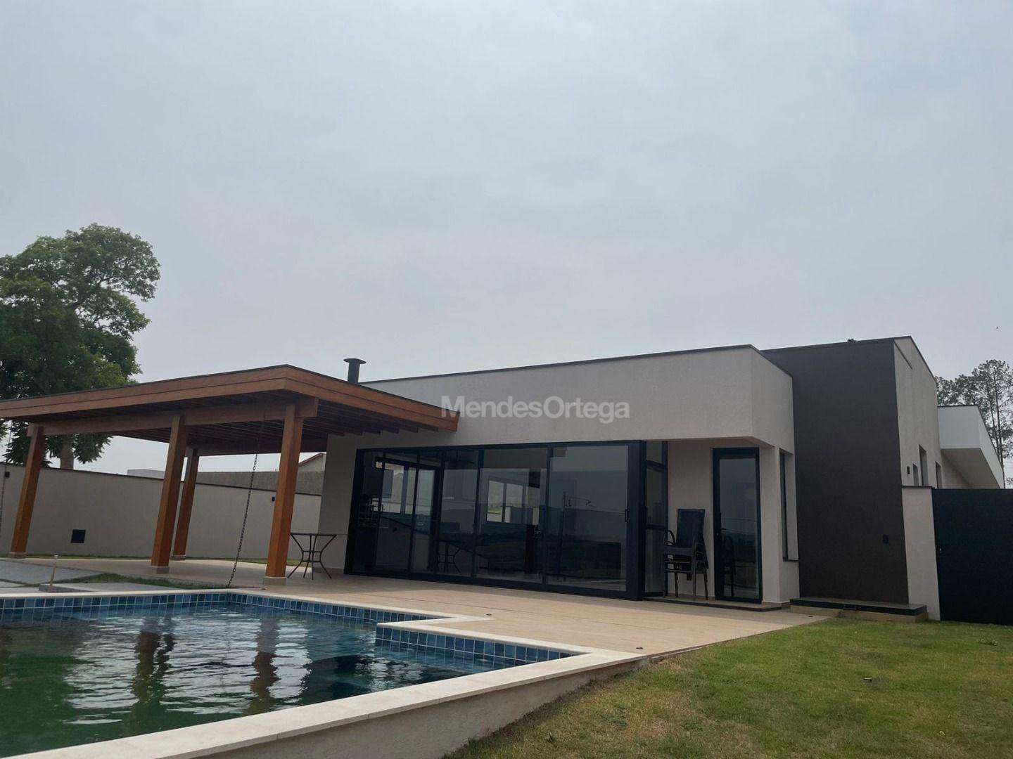 Casa de Condomínio à venda com 3 quartos, 294m² - Foto 1