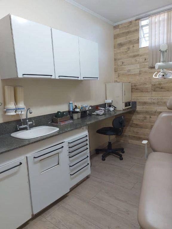 Casa para alugar com 4 quartos, 233m² - Foto 12