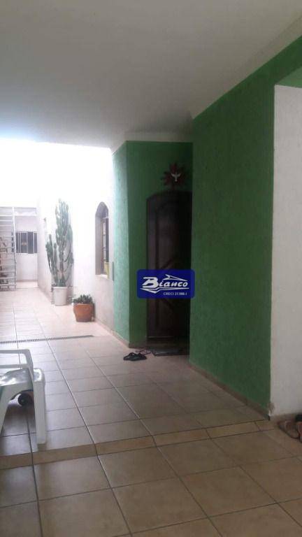 Sobrado à venda com 3 quartos, 240m² - Foto 8