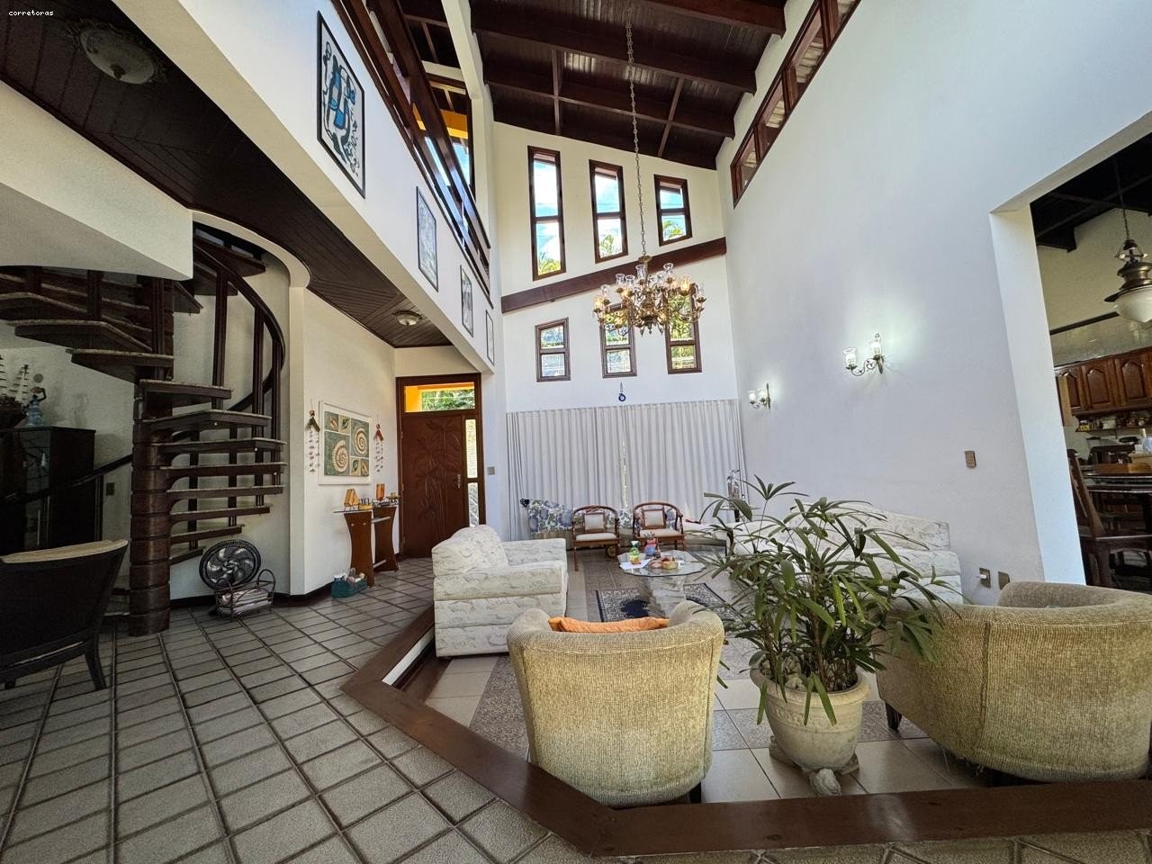 Casa à venda com 7 quartos, 623m² - Foto 1