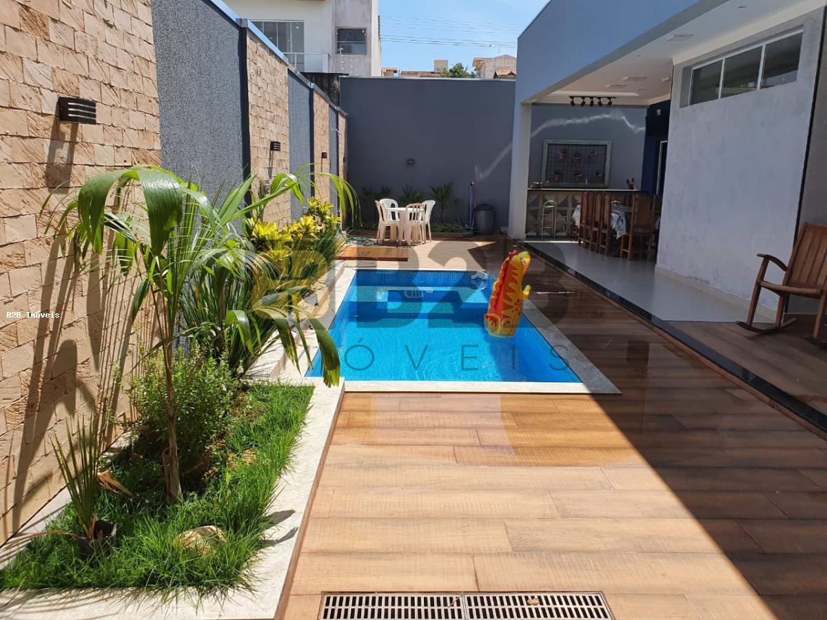 Casa à venda com 3 quartos, 335m² - Foto 1