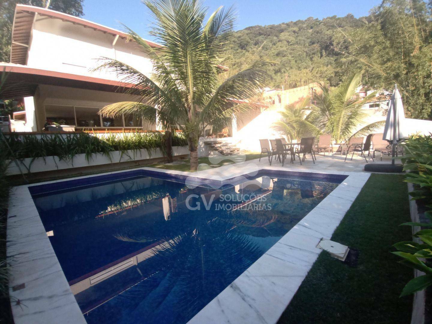 Casa de Condomínio à venda com 6 quartos, 375m² - Foto 2