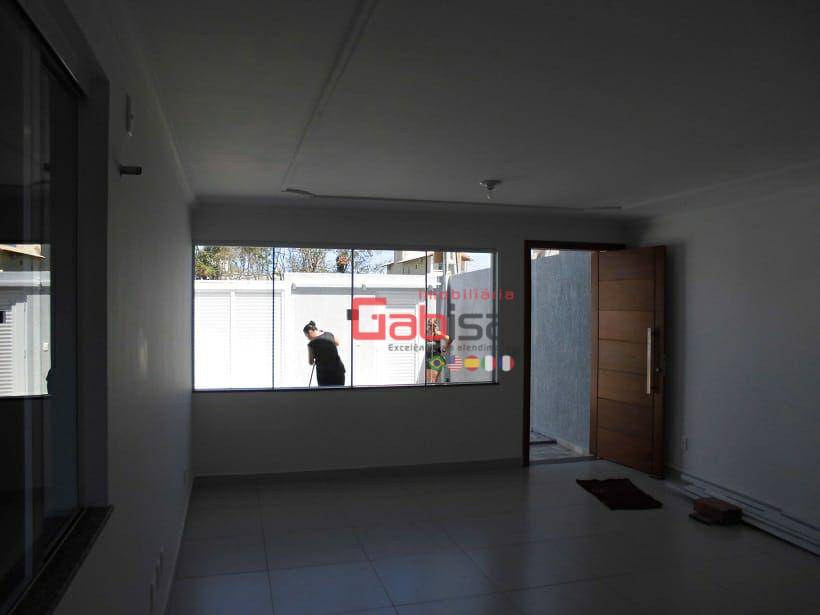 Casa à venda com 4 quartos, 212m² - Foto 4