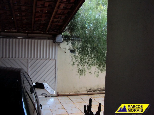 Casa à venda com 2 quartos, 120m² - Foto 2