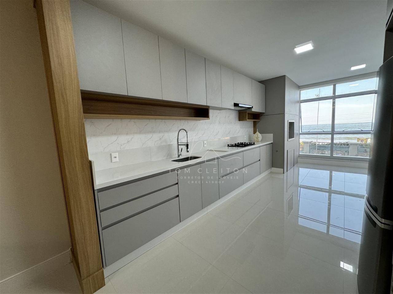 Apartamento à venda com 3 quartos, 188m² - Foto 3