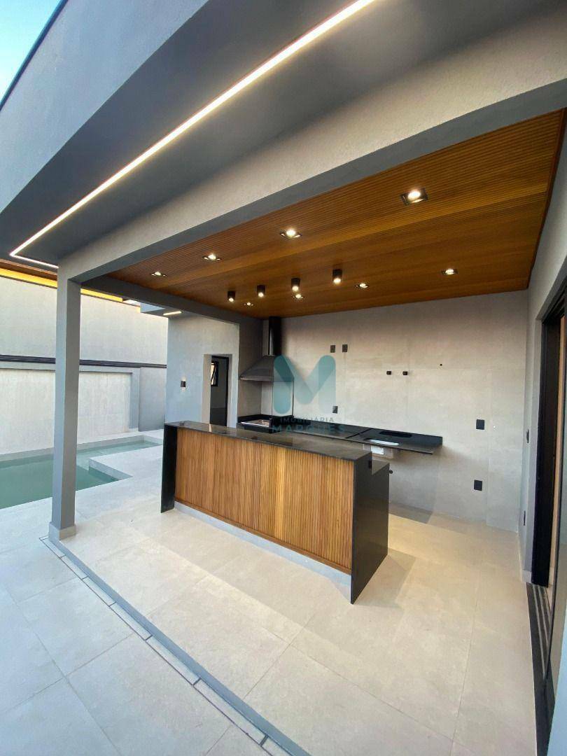 Casa à venda com 3 quartos, 185m² - Foto 1