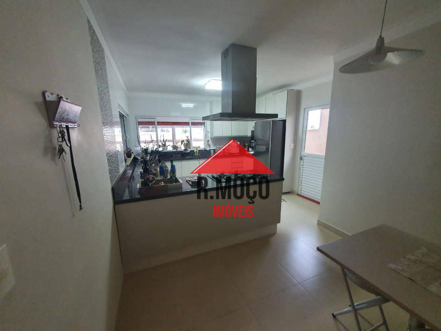 Casa de Condomínio à venda com 4 quartos, 275m² - Foto 11