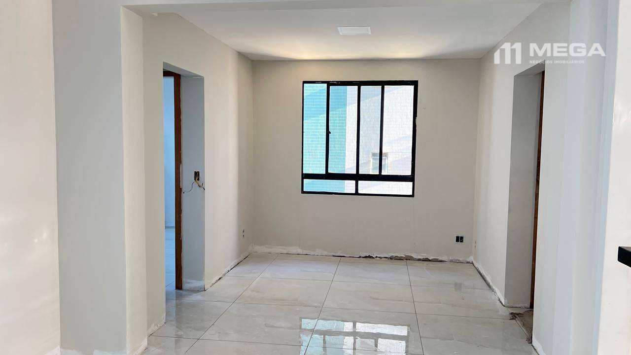 Apartamento à venda com 3 quartos, 150m² - Foto 3