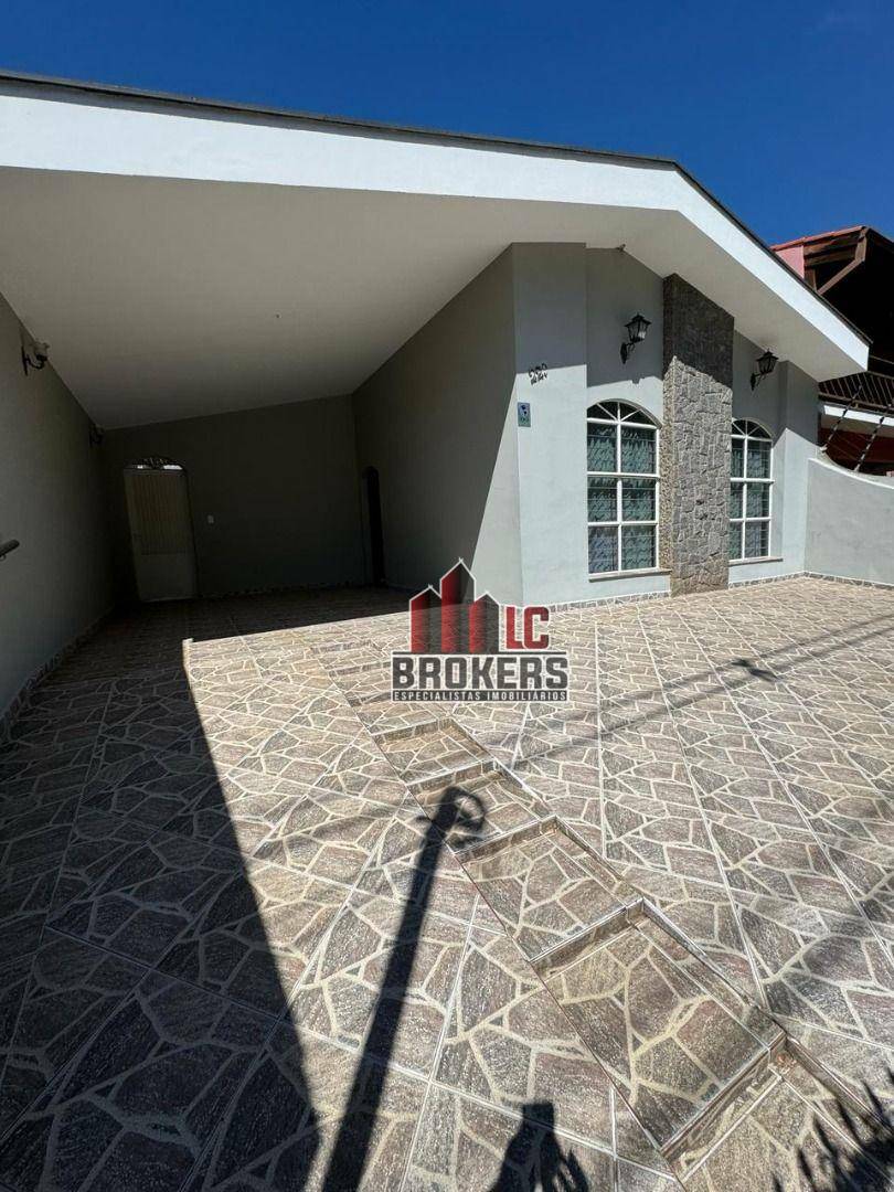 Casa à venda com 3 quartos, 166m² - Foto 1