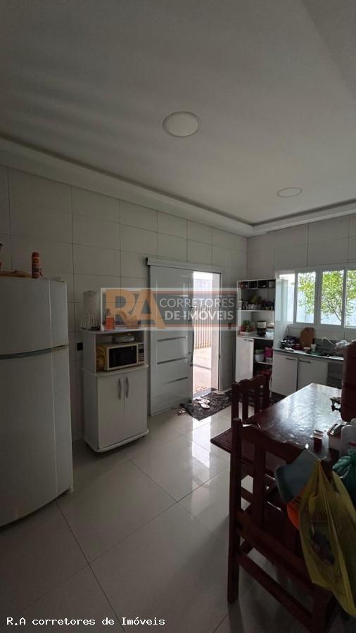 Casa à venda com 3 quartos, 300m² - Foto 20
