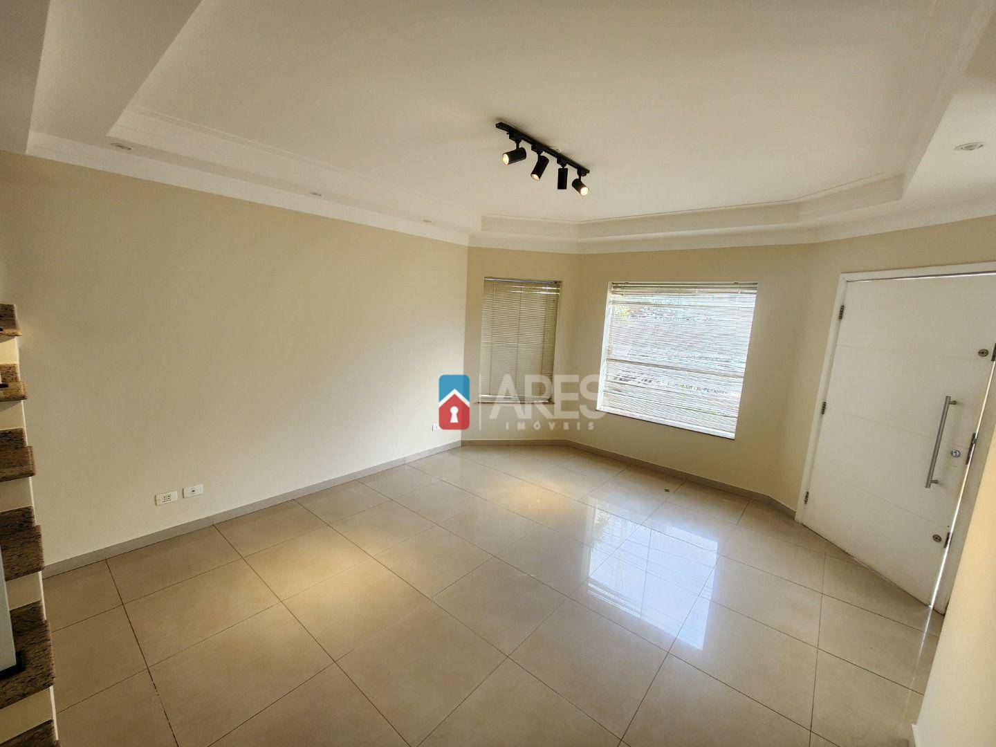 Casa para alugar com 4 quartos, 287m² - Foto 4