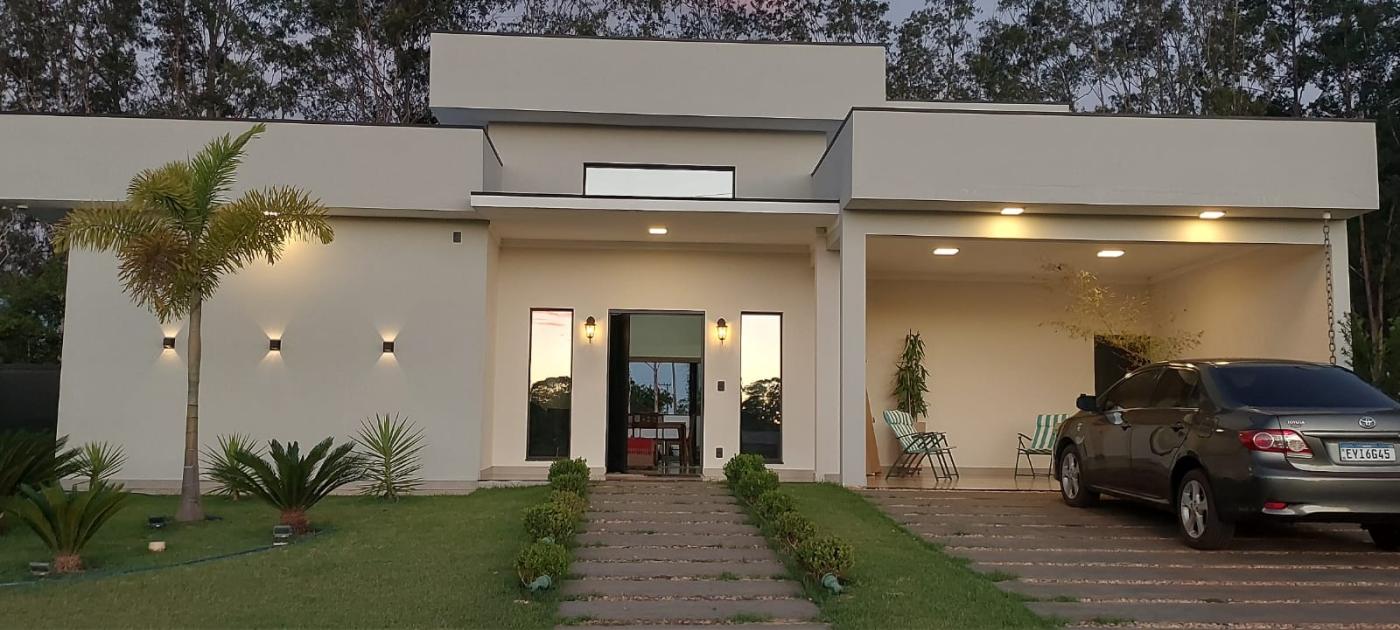 Casa de Condomínio à venda com 3 quartos, 230m² - Foto 1