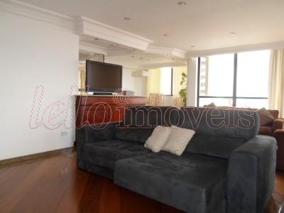 Apartamento para alugar com 4 quartos, 220m² - Foto 1