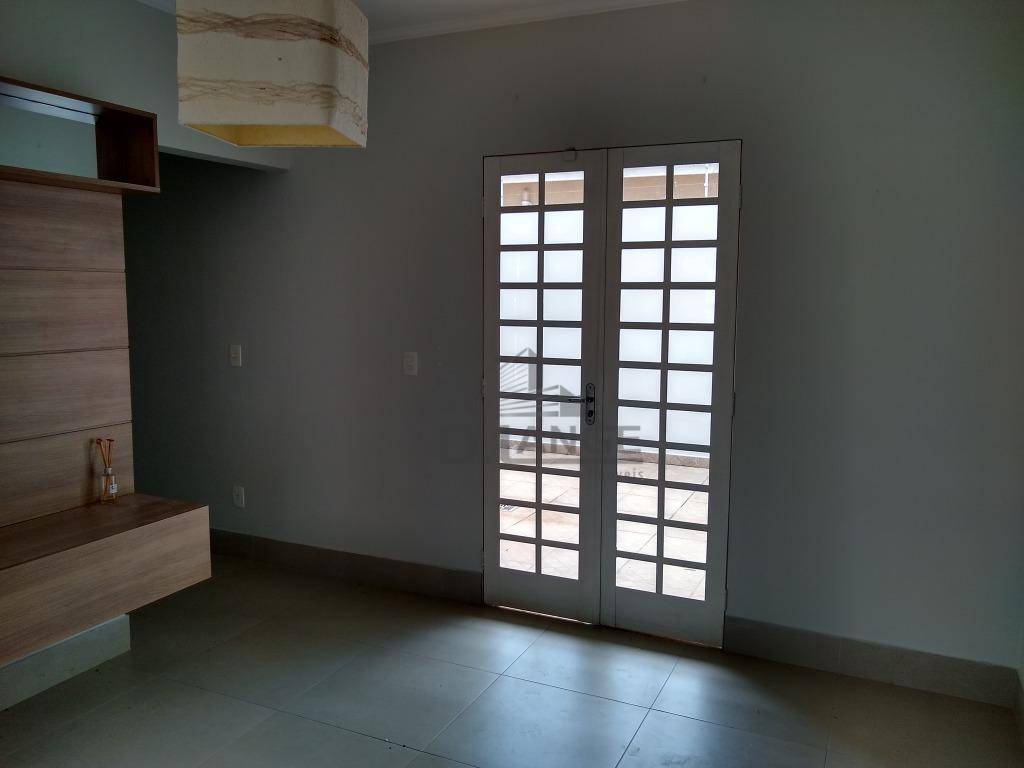 Casa para alugar com 3 quartos, 120m² - Foto 10