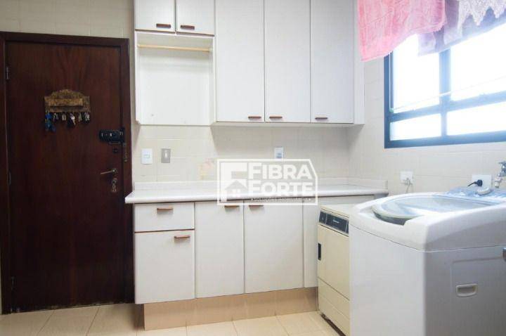 Apartamento à venda com 3 quartos, 256m² - Foto 42