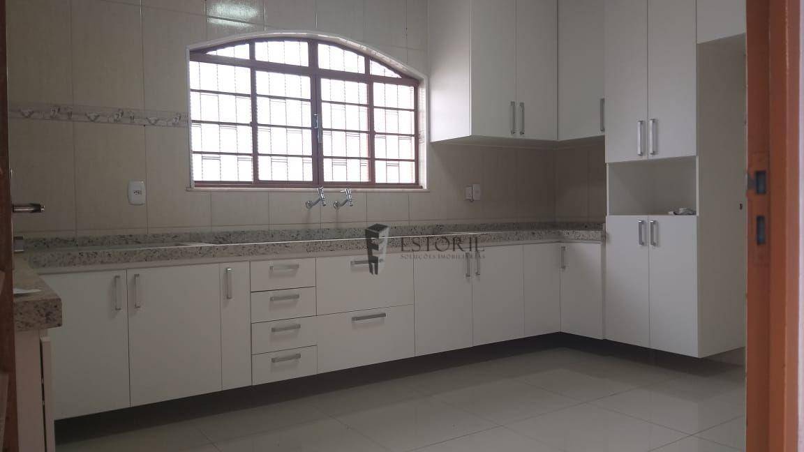 Casa para alugar com 4 quartos, 340m² - Foto 27