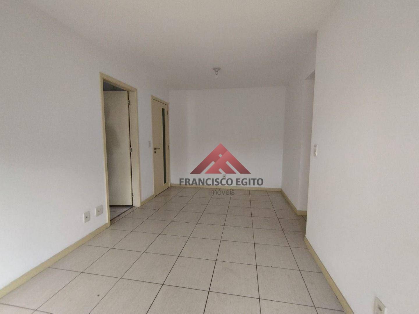 Apartamento à venda com 2 quartos, 68m² - Foto 4