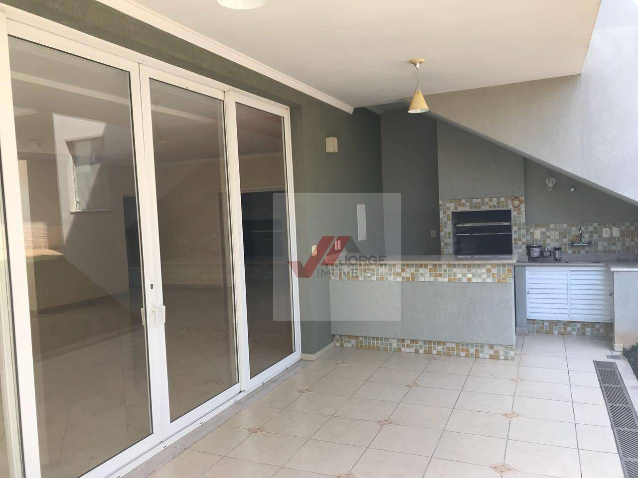 Casa à venda com 3 quartos, 325m² - Foto 2