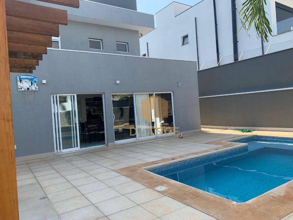 Casa de Condomínio à venda com 3 quartos, 208m² - Foto 1