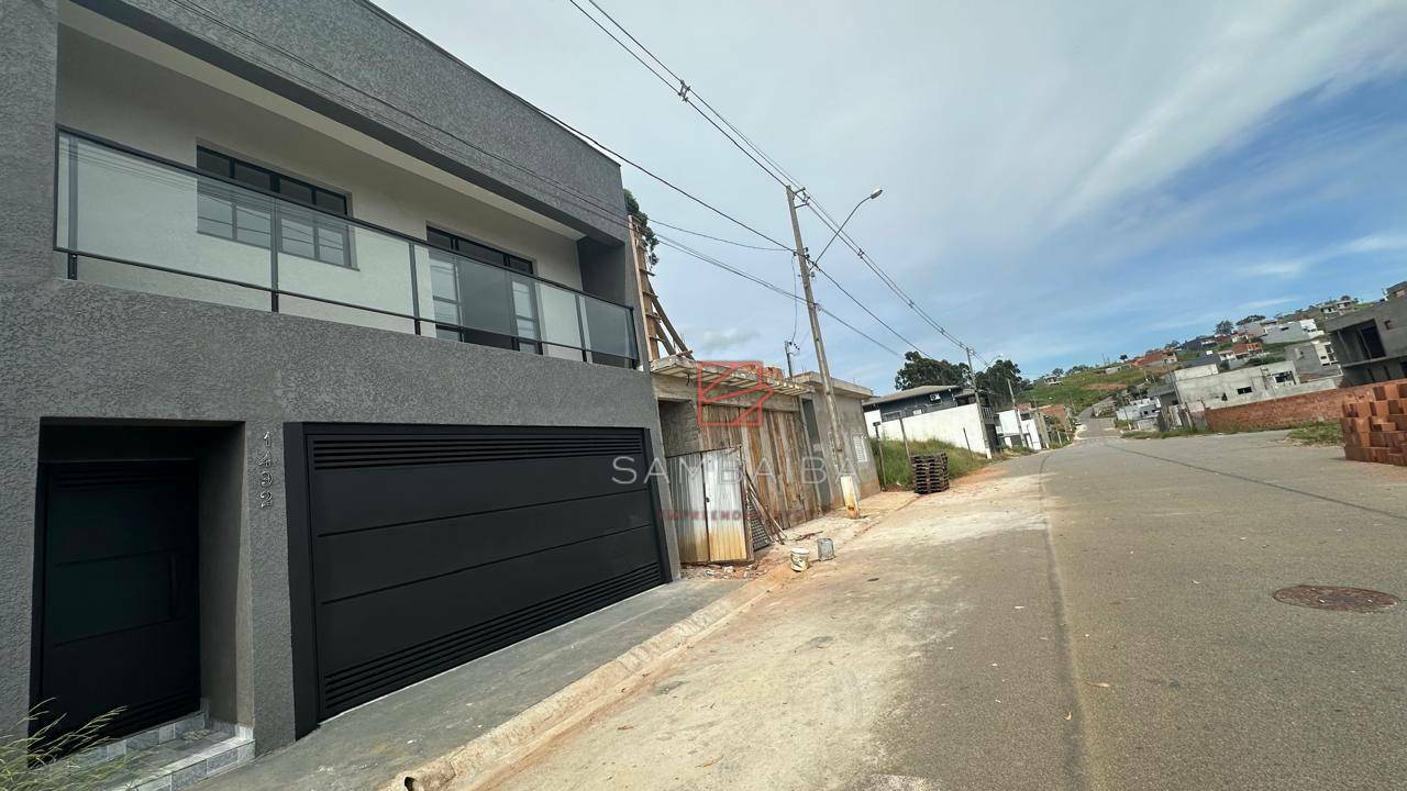 Casa à venda com 3 quartos, 125m² - Foto 1