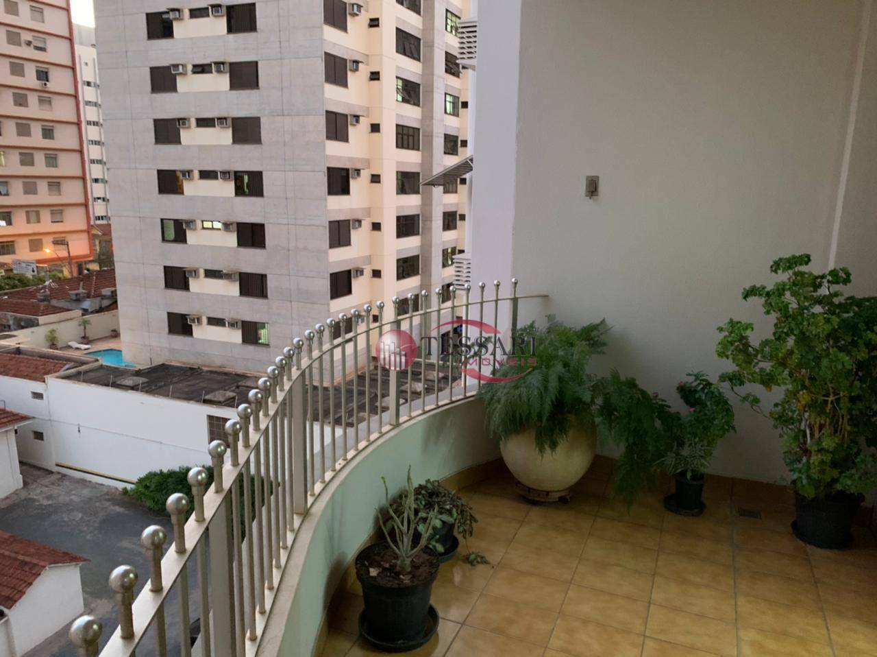 Apartamento à venda com 3 quartos, 140m² - Foto 1