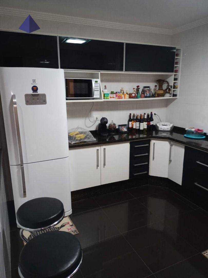 Sobrado à venda com 3 quartos, 250m² - Foto 4