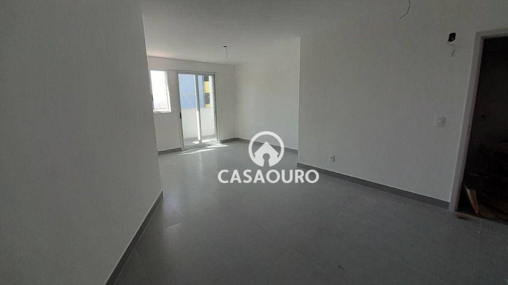 Apartamento à venda com 3 quartos, 101m² - Foto 2