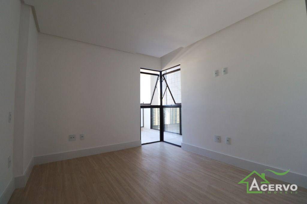 Apartamento à venda com 4 quartos, 190m² - Foto 10