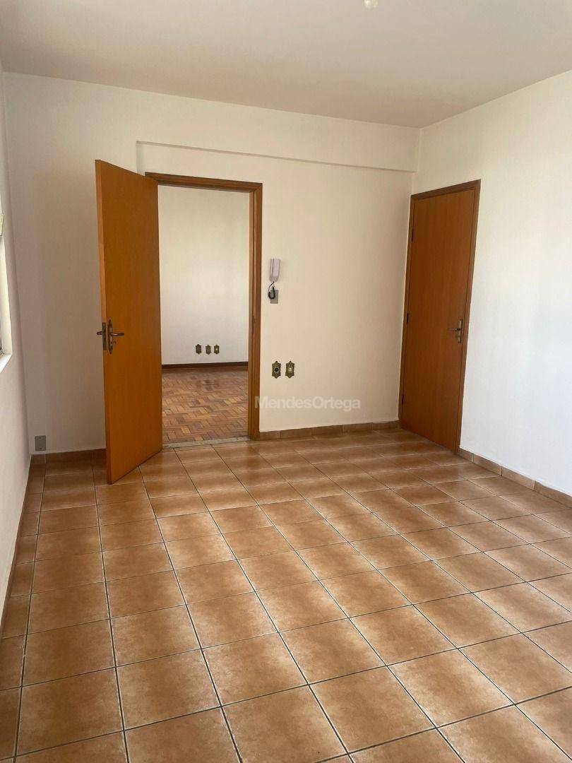 Apartamento para alugar com 3 quartos, 130m² - Foto 15