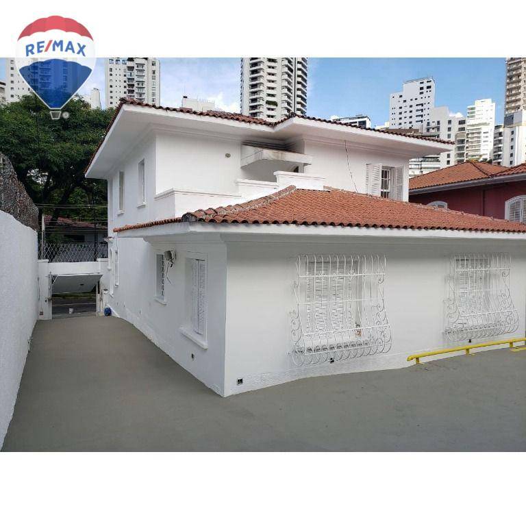 Casa para alugar com 3 quartos, 450m² - Foto 1