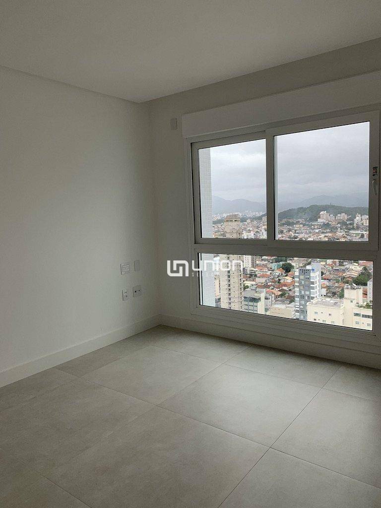 Apartamento à venda com 3 quartos, 200m² - Foto 4