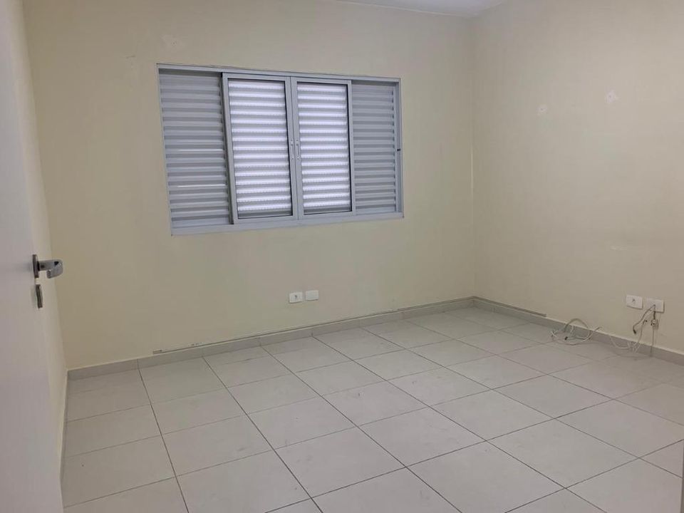 Casa à venda com 6 quartos, 250m² - Foto 1