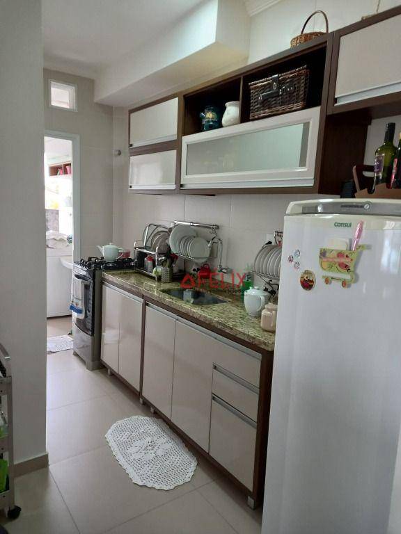 Apartamento à venda com 2 quartos, 67m² - Foto 5