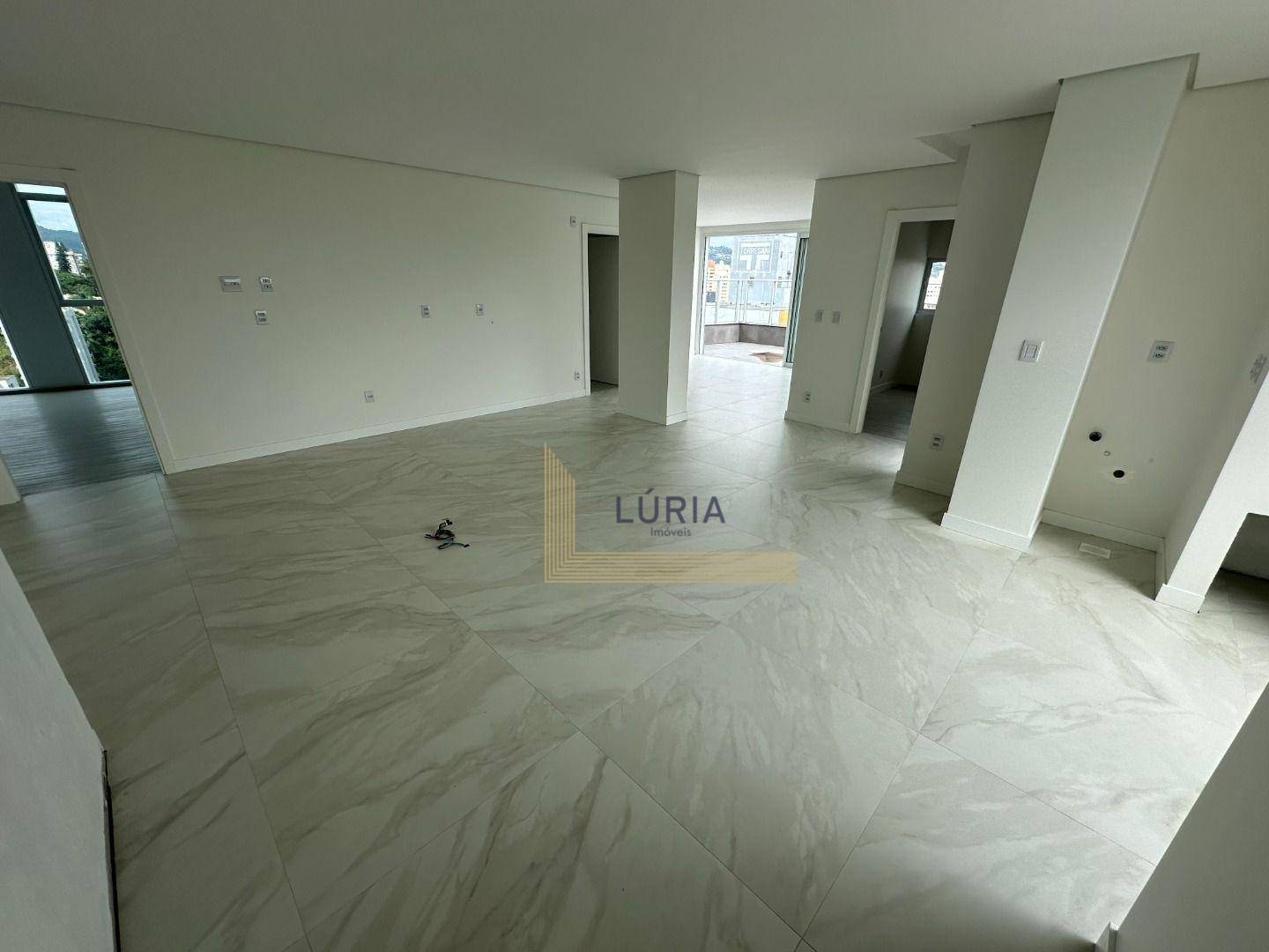 Apartamento à venda com 3 quartos, 151m² - Foto 3