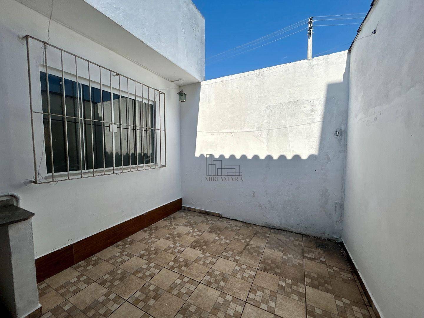 Casa à venda com 2 quartos, 58m² - Foto 12