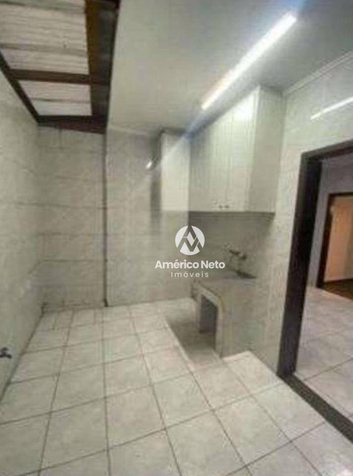 Sobrado para alugar com 2 quartos, 180m² - Foto 3