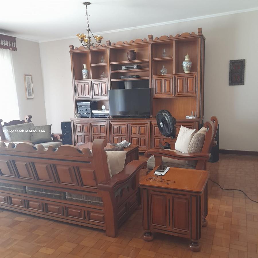 Casa à venda com 3 quartos, 300m² - Foto 3