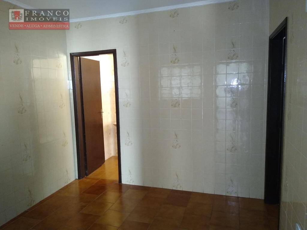 Casa à venda com 3 quartos, 200m² - Foto 14