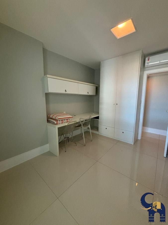 Apartamento à venda com 4 quartos, 207m² - Foto 4