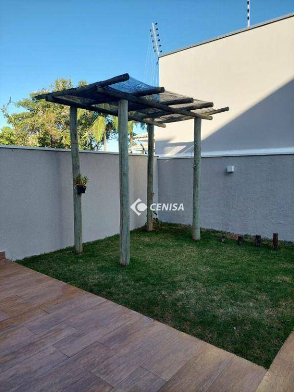 Casa de Condomínio à venda com 4 quartos, 272m² - Foto 2