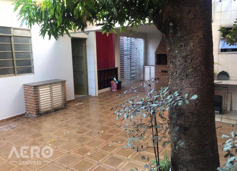 Casa, 4 quartos, 286 m² - Foto 1