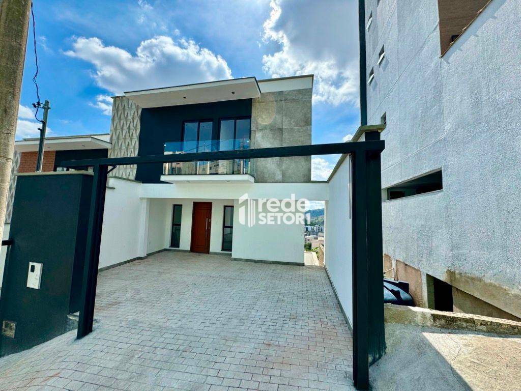 Casa à venda com 3 quartos, 156m² - Foto 1
