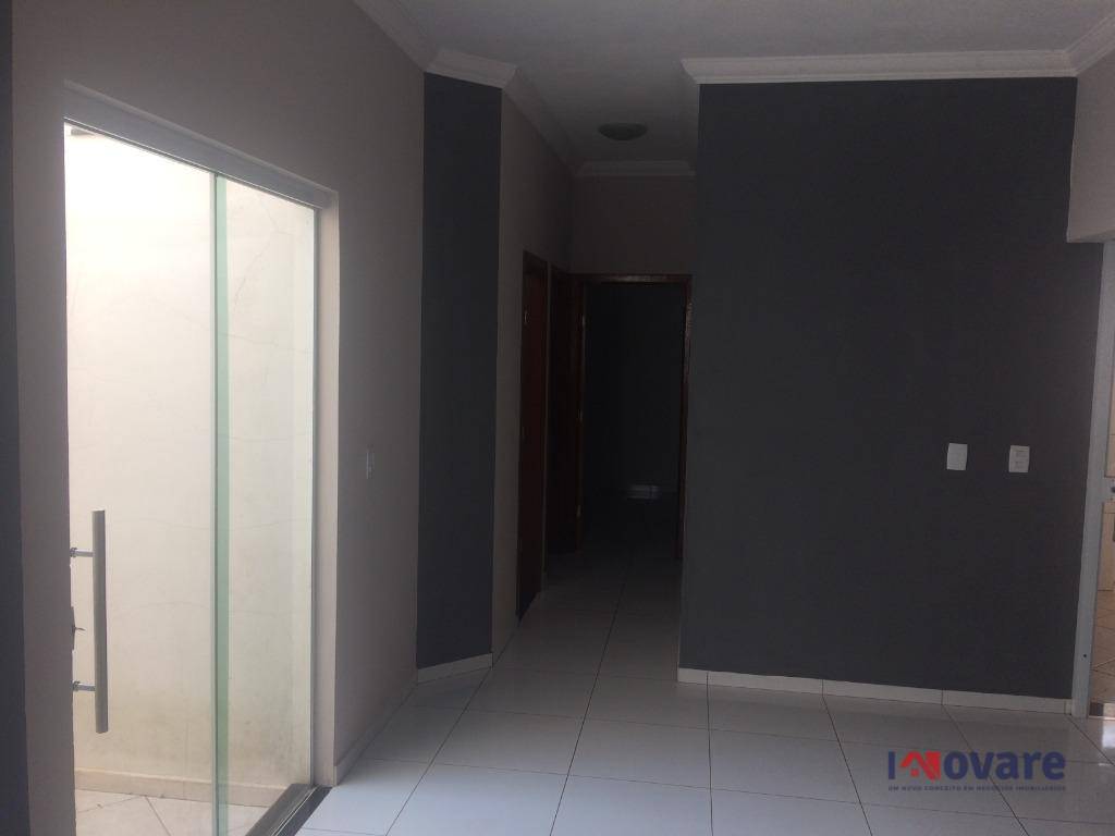 Casa à venda com 2 quartos, 130m² - Foto 2