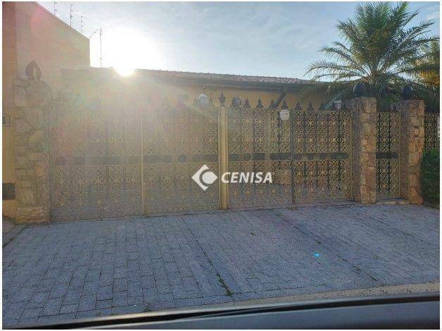 Casa à venda com 3 quartos, 260m² - Foto 2