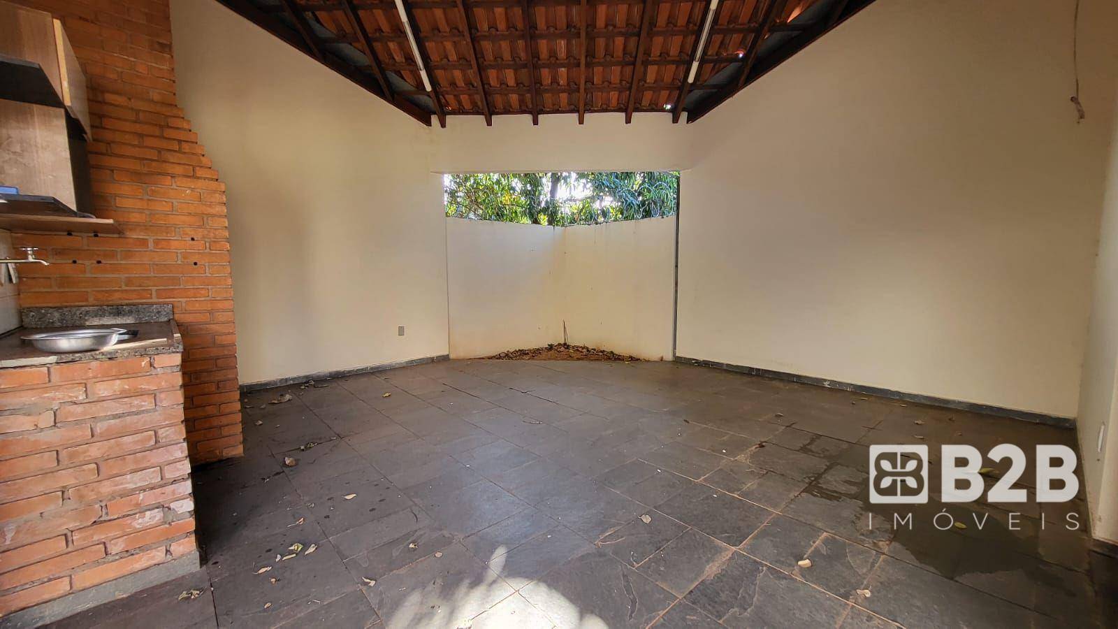 Casa para alugar com 6 quartos, 416m² - Foto 8