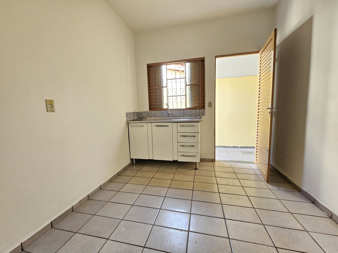 Casa à venda com 2 quartos, 205m² - Foto 5