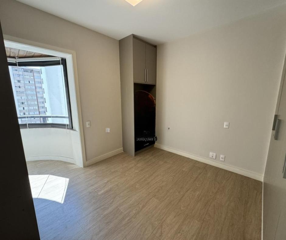 Apartamento à venda com 4 quartos, 226m² - Foto 13