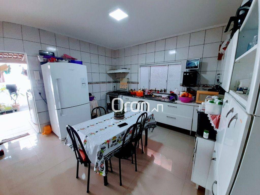 Casa à venda com 2 quartos, 147m² - Foto 4