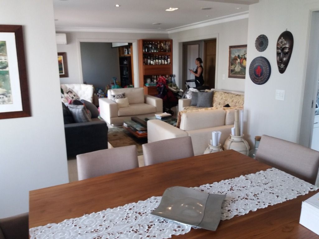 Apartamento à venda com 4 quartos, 193m² - Foto 2