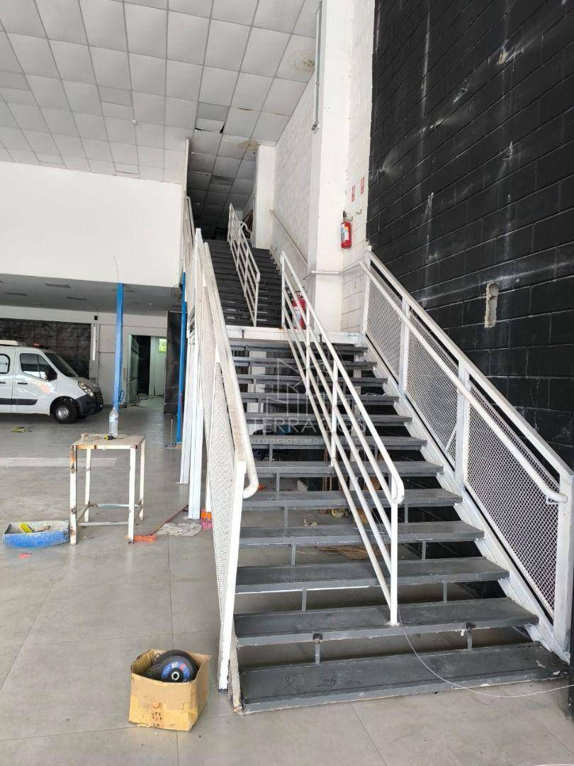 Depósito-Galpão-Armazém para alugar, 1600m² - Foto 4